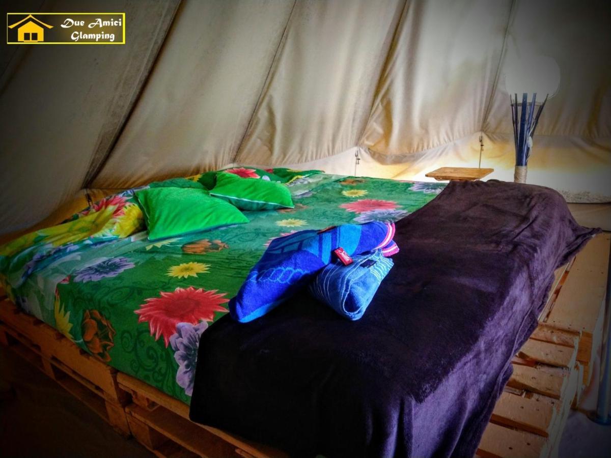 Glamping Due Amici Hotell Palomino Exteriör bild